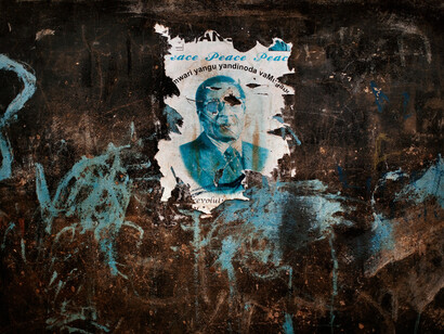 Robin Hammond, Mugabe poster, 2012, Photography, 100 x 150 cm, Edition 2_7 © Robin Hammond - Fondation Carmignac