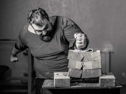 Man crushes bricks with his fist