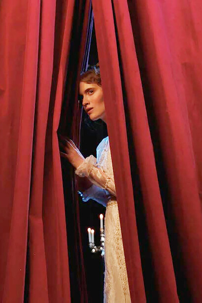 Les Francophonies - Des écritures à la scène, désigne les femmes et les hommes qui partagent une langue commune, le français