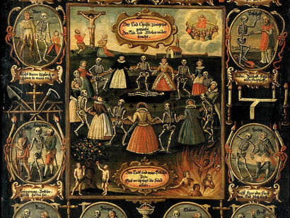 Otras figuras tradicionales de la Danza de la Muerte, desde el papa y el emperador hasta el bufón, rodean la imagen central. Pintura alemana de la danza de la muerte. siglo XVIII. Una economía de la salvación