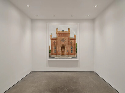 Markus Brunetti, Facades, exhibition view. Courtesy of Yossi Milo 