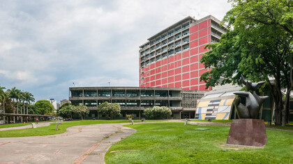 Campus de la Universidad Central de Venezuela. El período posterior a la adolescencia puede marcar una etapa de consolidación de principios espirituales y un profundo compromiso con la vida cristiana