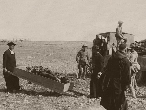 Se produjo entre el 22 de julio y el 9 de agosto de 1921, cerca de la localidad marroquí de Annual, situada entre Melilla y la bahía de Alhucemas