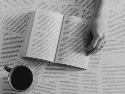 Saúl Bellow convirtió la novela en un espacio donde la reflexión filosófica y la experiencia cotidiana dialogan para revelar las contradicciones de la vida moderna