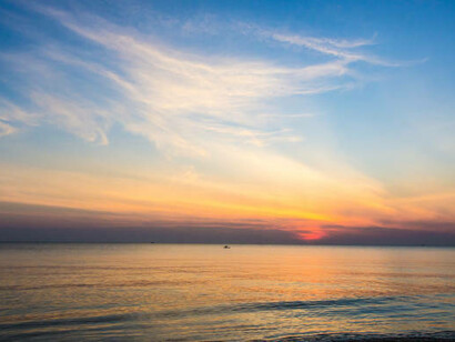 Atardecer a orillas del mar