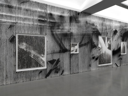 Gregor Hildebrandt
Installation view of Gregor Hildebrant: In meiner Wohnung
gibt es viele Zimmer
Photo by Dario Lasagni. Courtesy of the artist and Perrotin.