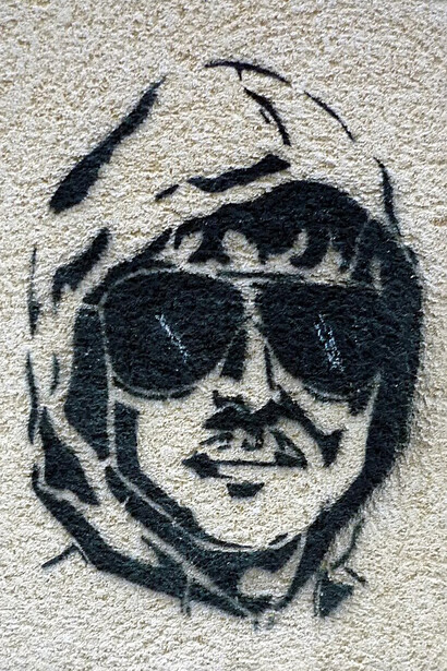 Ted Kaczynski se convirtió en un símbolo incómodo de la crítica al progreso cuando su manifiesto sobrevivió a sus crímenes y pasó a ser leído, citado y hasta venerado, mostrando cómo ciertas ideas pueden eclipsar la violencia que las acompaña