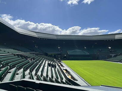 Il tennis ha avuto i suoi natali nella terra di Albione che al momento della sua nascita non conosceva la terra rossa