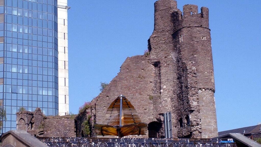 Historia y modernidad conviven en Swansea, Gales