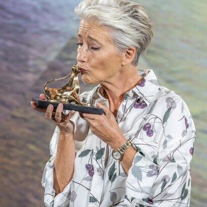  Emma Thompson riceve il premio Leopard Club Award 2025 ©Nick Haddow, Locarno Film Festival / Ti-Press