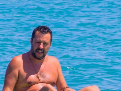 Salvini en la playa, berlusconismo 5.0