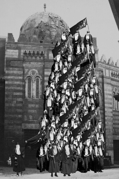 Sara Sallam, Piercing the architectural frame, 2024–heute. Mit freundlicher Genehmigung des Museums für Kunst und Gewerbe Hamburg