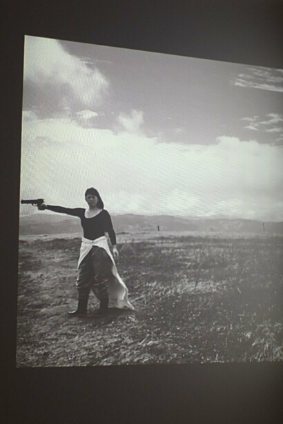 "Mujeres armadas", video, Mariela Richmond