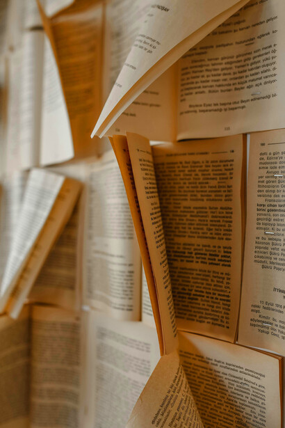 Entre lo que se siente y lo que se dice hay un abismo, pero también un puente: el lenguaje es su tembloroso andamiaje