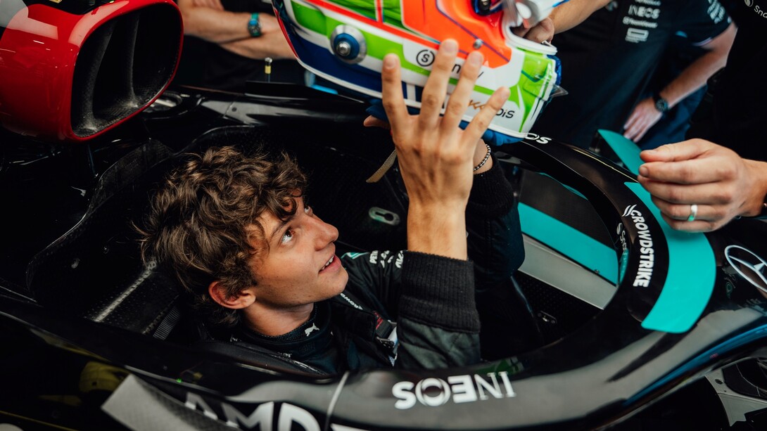 Kimi Antonelli è uno dei giovani piloti italiani più promettenti nel panorama del motorsport, noto per la sua velocità e abilità di guida, che gli hanno già portato numerosi successi nelle categorie giovanili