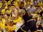 Curry vs LeBron: los dos mejores jugadores de la NBA durante un partido de la Final del año pasado