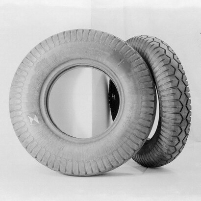 Il primo pneumatico gonfiabile fu inventato nel 1888 da John Boyd Dunlop per migliorare il comfort delle biciclette