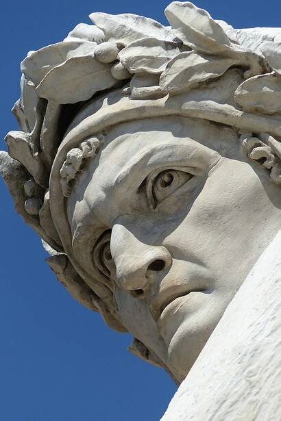 Monumento di Dante Alighieri in Piazza Santa Croce, fuori la Basilica di Santa Croce, a Firenze, Italia