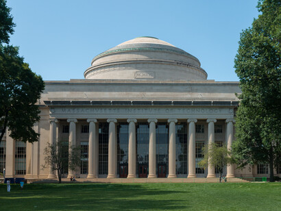 El Instituto Tecnológico de Massachusetts (MIT) es considerado actualmente la mejor universidad para estudiar economía, según el Times Higher Education (THE) World University Rankings 2025. EE.UU.