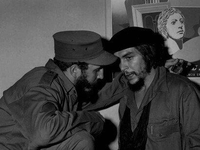 Primer encuentro entre los comandantes Fidel Castro y Ernesto Guevara tras el triunfo revolucionario. Ciudad de Camagüey, 5 de enero de 1959