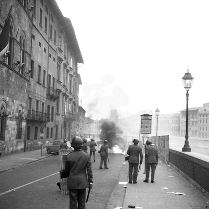 1972, lungarni pisani il giorno della morte di Franco Serantini