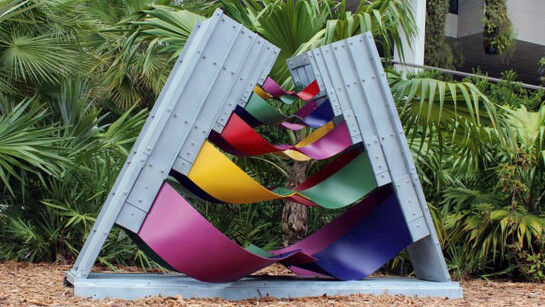Edgar Negret, Fiesta Andina, 1992, Painted aluminum. Collection Pérez Art Museum Miami, gift of Jorge M. Pérez.