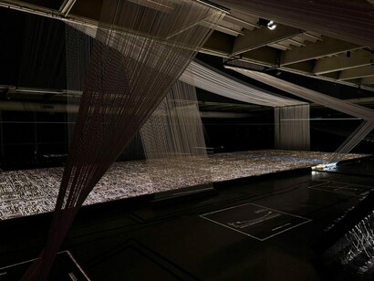 Bia Lessa, Anos-luz, vista da exposição. Cortesia do Museu de Arte Moderna do Rio de Janeiro