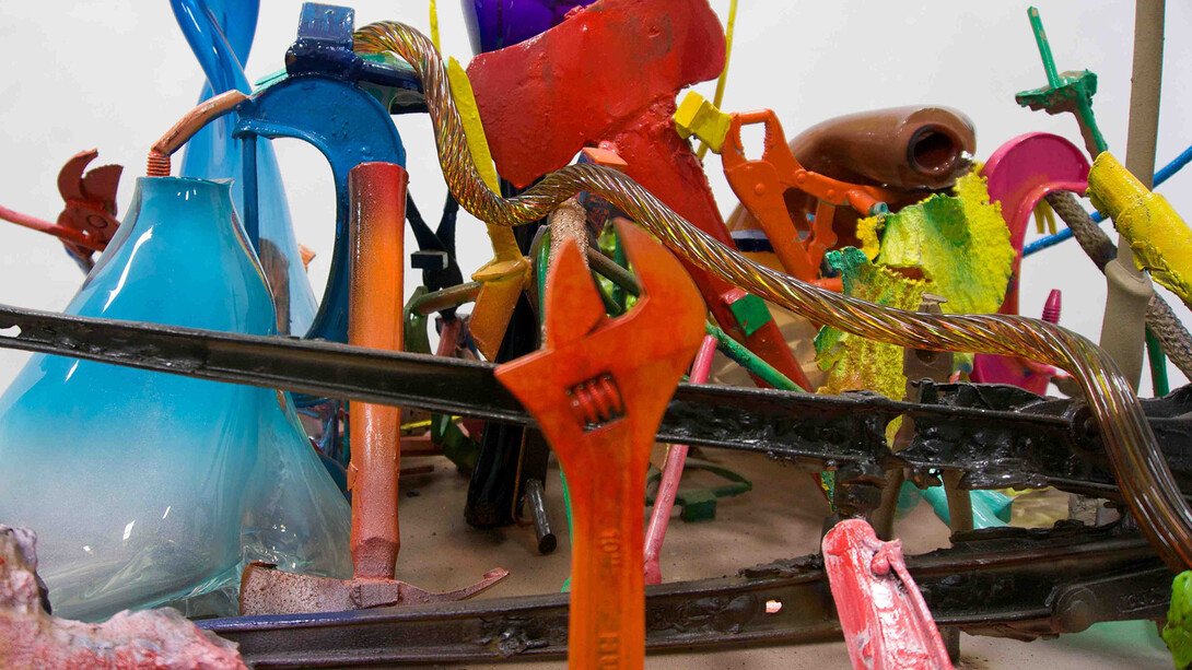 Jim Dine, City of Glass #2, 2014, Bronze, verre, acier inoxydable, objets trouvés, peinture laquée, 145 x 150 x 157,5 cm, Courtesy Jim Dine and Galerie Daniel Templon, Paris © Jim Dine