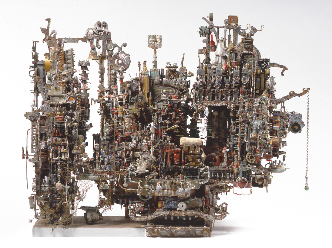 ACM, entre 1990 et 2000, assemblage d’éléments électroniques, de fis et de pièces de machine à écrire, 37,6 x 49,6 x 22,4 cm. Collection abcd