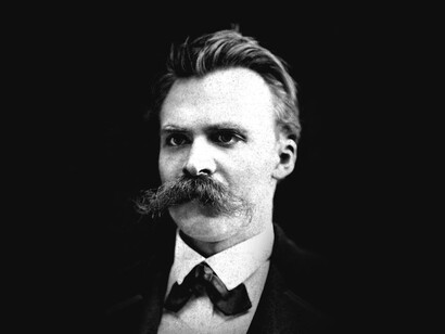 Friedrich Nietzsche è stato un filosofo, aforista, poeta, saggista, compositore e filologo tedesco