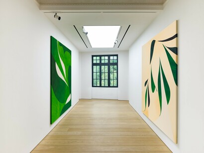 Sarah Crowner, Night for day, exhibition view. Courtesy of Gagosian