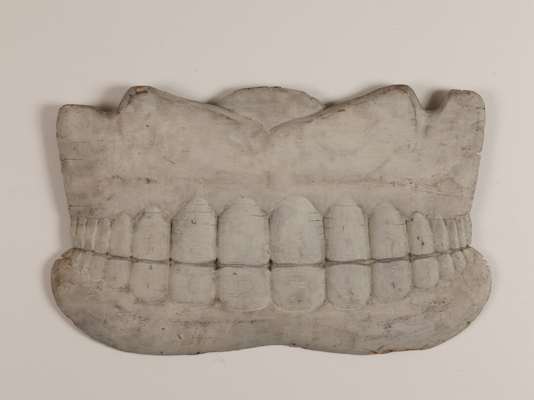Dentist’s Trade Sign, Artist unidentified, New England, c. 1890, Paint on tulip poplar, 14 1/2 x 24 x 1". Photo courtesy of the Barbara L. Gordon Collection