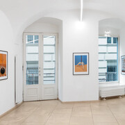 Jörg Sasse, Red doors, exhibition view. Courtesy of Galerie nächst St. Stephan