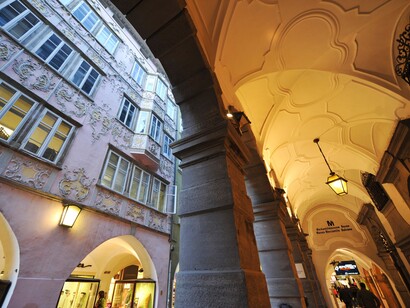 Bolzano, Italia. Via dei Portici. Por gentil concesion de Azienda di Soggiorno e Turismo di Bolzano