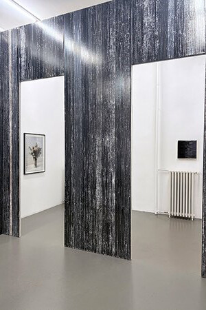 Gregor Hildebrandt, Manchmal sehn ich mich nach einem fremdem Leben, exhibition view. Courtesy of Galleria Mezzanin