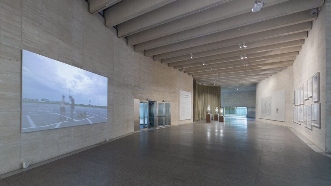 Varios artistas, Así como suceden las cosas, también nada sucede, vista de exhibición. Cortesía del MUSAC