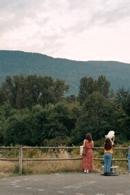 "Blue Heron" è un film autobiografico che racconta l’infanzia della regista, Sophy Romvari, filtrata dallo sguardo ingenuo e poetico della piccola Sasha. In copertina una scena tratta dal film 