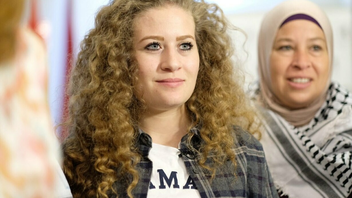 Ahed Tamimi fue detenida con 16 años cuando abofeteó a un soldado israelí que se encontraba en el patio de la casa familiar y había disparado una pelota de goma a un primo de Ahed