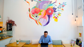 Carlos Márquez López, asesor y mentor económico