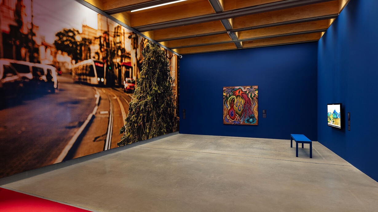 Vários artistas, Era uma vez. Visões do céu e da terra, vista de exposição. Cortesia da Pinacoteca