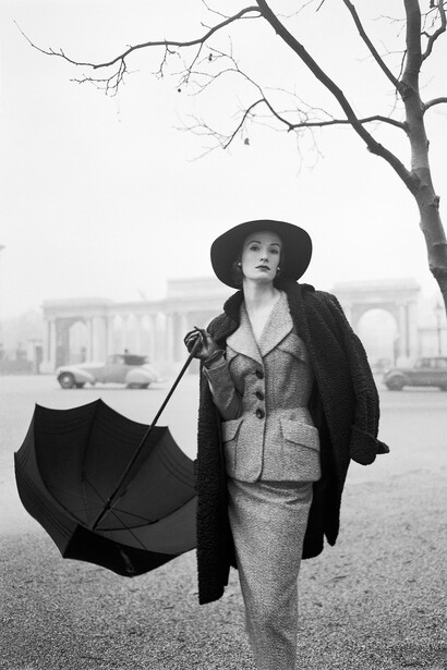 Nornam Parkinson, Wenda Parkinson, Hyde Park Corner, British Vogue, February, 1951 © Norman Parkinson Archive / Iconic Images 2025