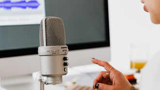 Professora ensina variações de alguns vocábulos ao longo do tempo