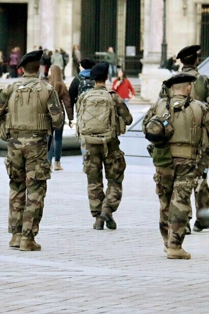 Un equilibrio tra deterrenza militare e diplomazia sarà fondamentale per evitare che il riarmo porti a un'escalation dei conflitti