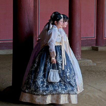 L’influenza culturale si riflette anche nella crescente diffusione degli Studi Coreani, con un aumento dei corsi di lingua coreana nelle università e nelle scuole europee