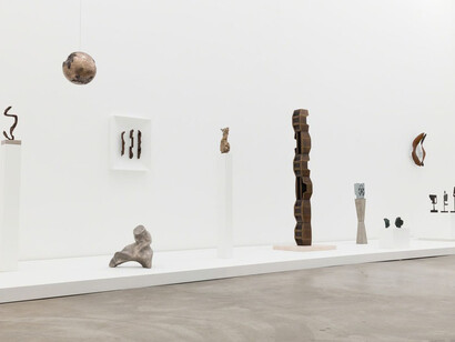 Transmission, Exhibition view. Courtesy of Anat Ebgi