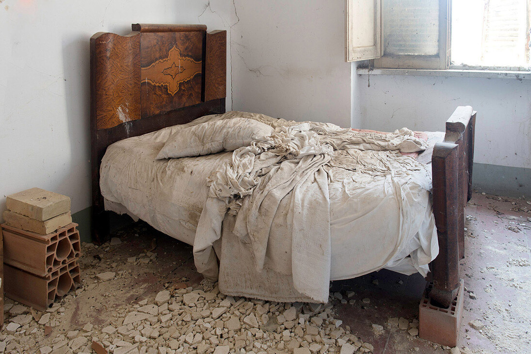 Silvia Camporesi - Atlas Italiae 02
Interno / Interior
Borgo Taccone
(Basilicata), Silvia Camporesi, 2015
Dimensioni variabili
Edizione 5+1