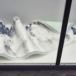 Torschlusspanik, Vitrine, London.