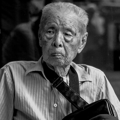 In molte città, soprattutto fuori dai grandi centri, l'incontro con un europeo diventa un'occasione di ospitalità genuina e calorosa