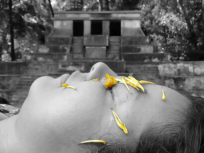 Performance «Flores de Xibalbá», obra de Illimani de los Andes