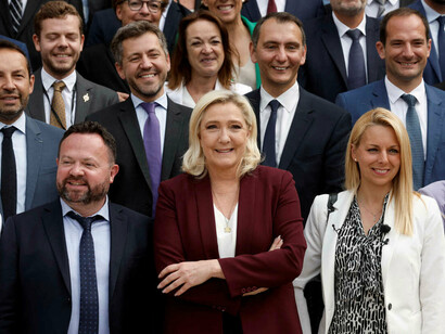 Marine Le Pen et les députés du Rassemblement National devant l'Assemblée Nationale, 22 juin 2022